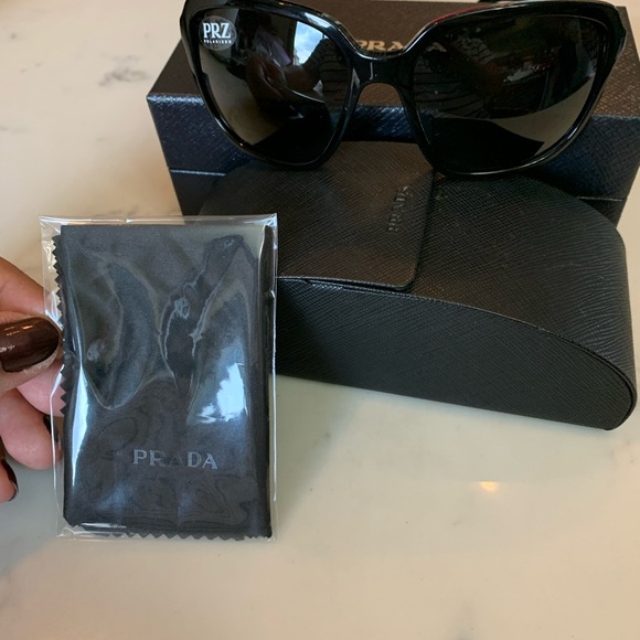 PRADA Polarized sunglasses - Picture 6 of 6